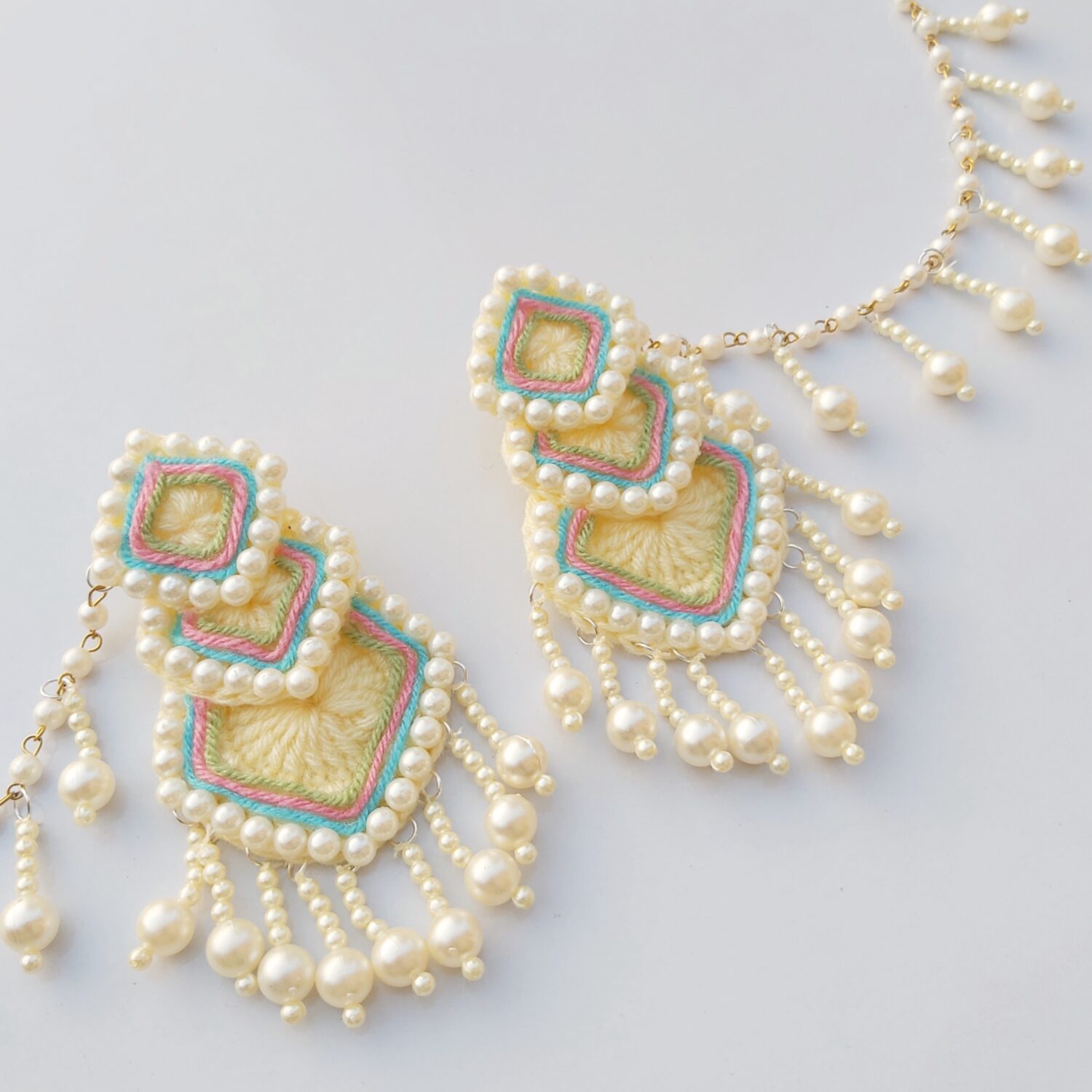 multicolor jewellery set in pastel color