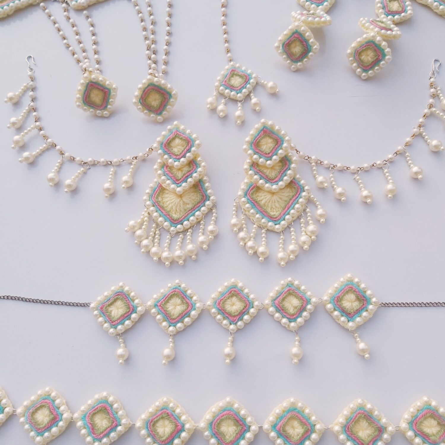 multicolor jewellery set in pastel color
