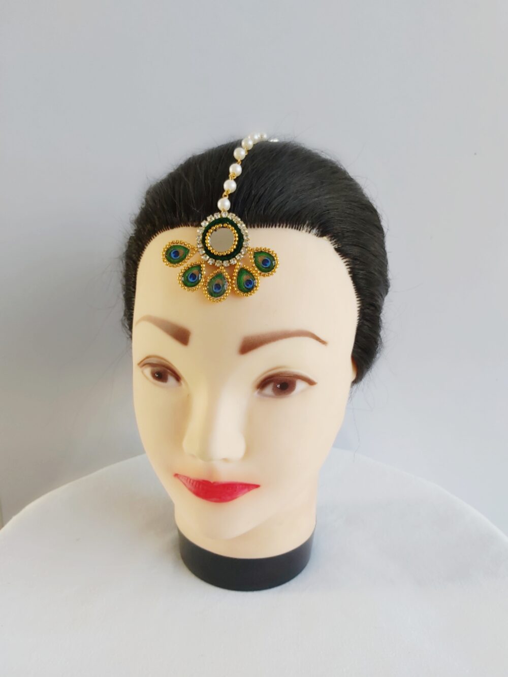 Morpankh jewellery set in green