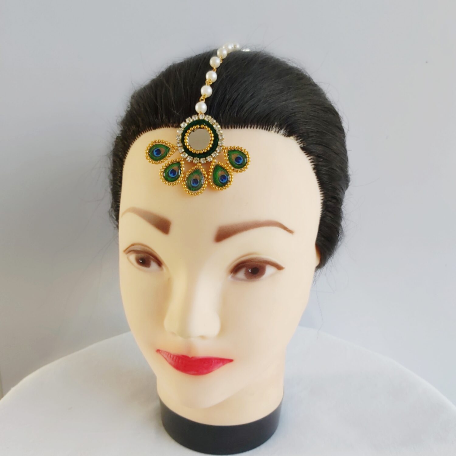 Morpankh jewellery set in green