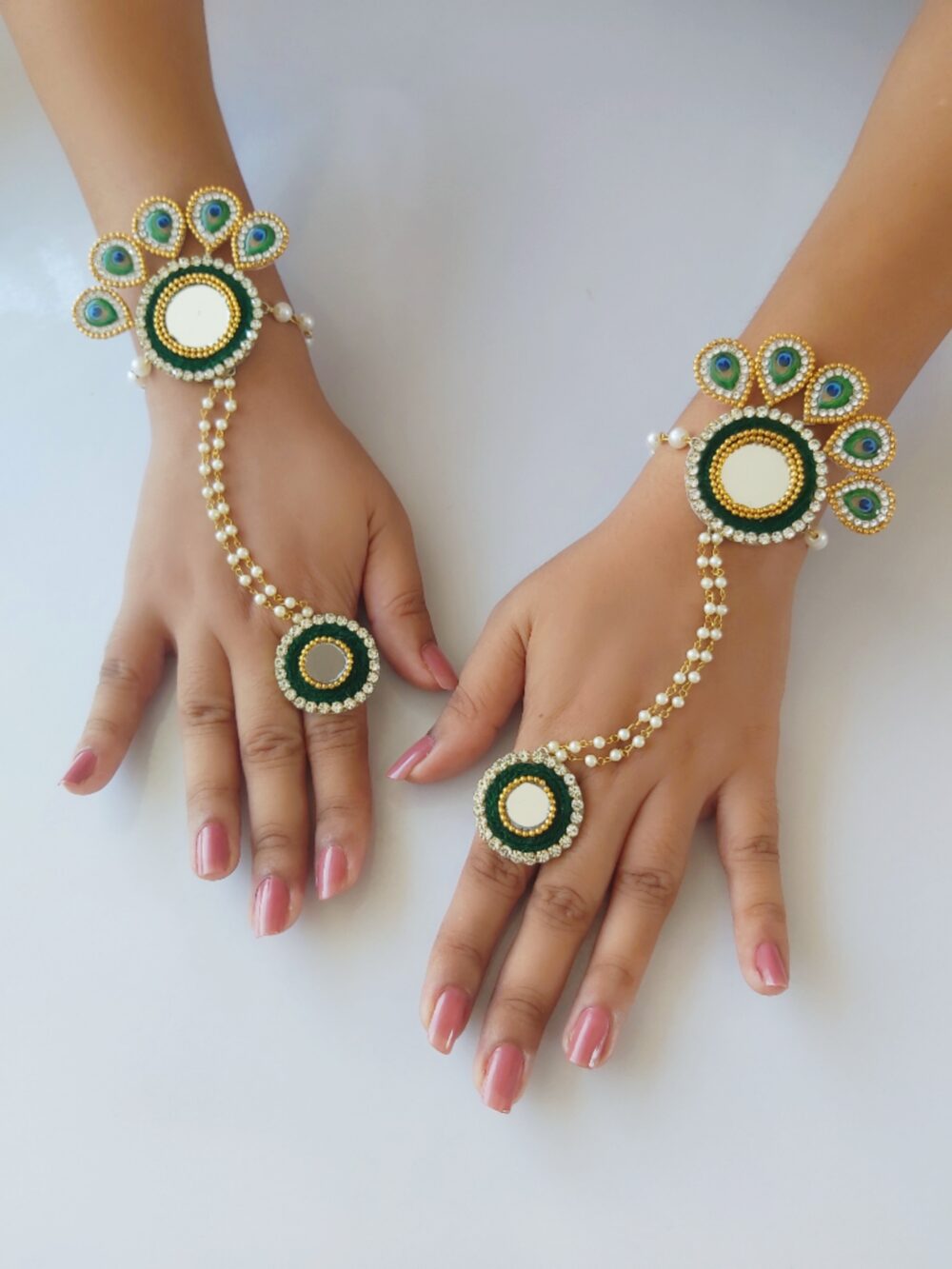 Morpankh jewellery set in green