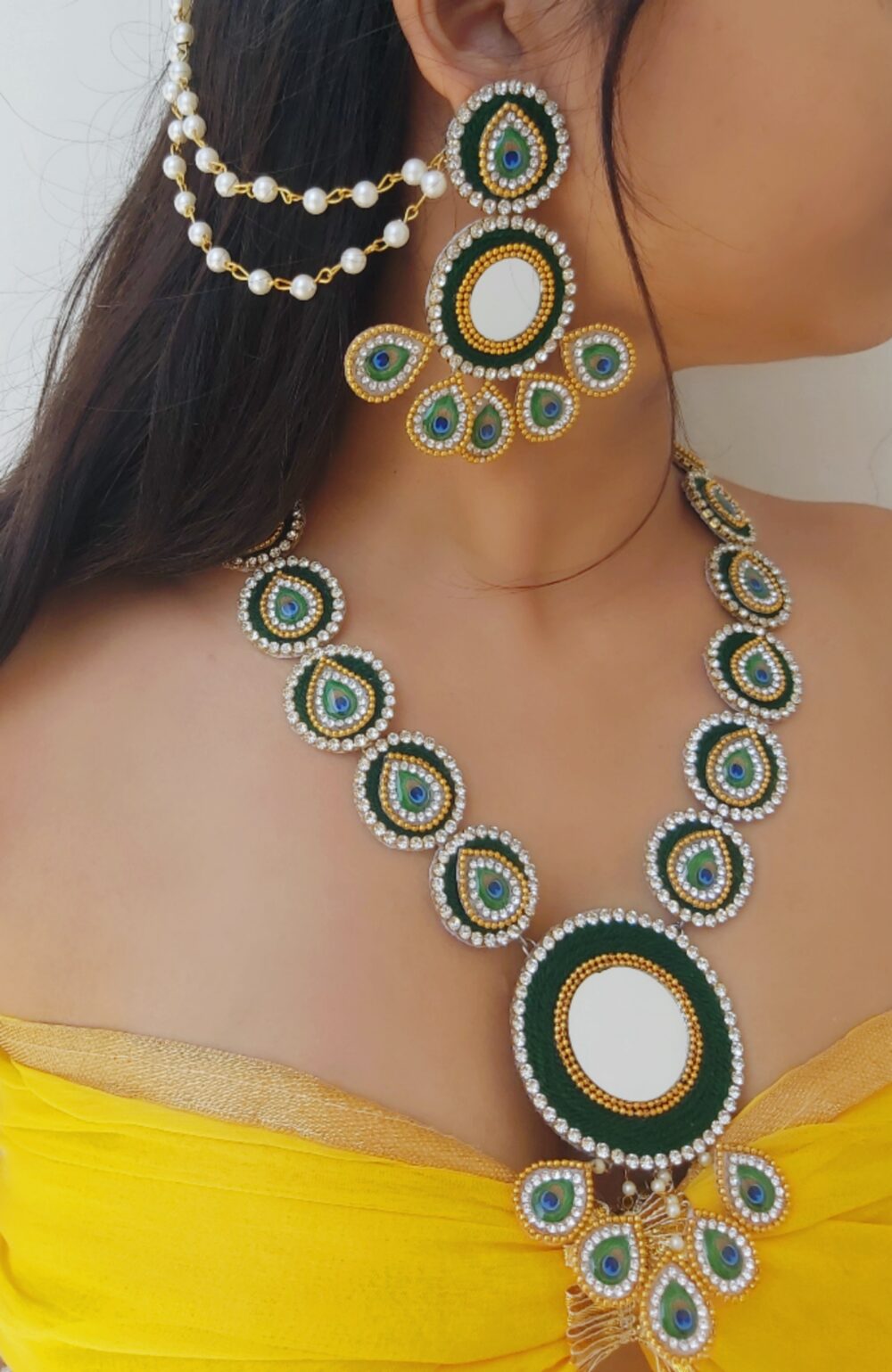 Morpankh jewellery set in green