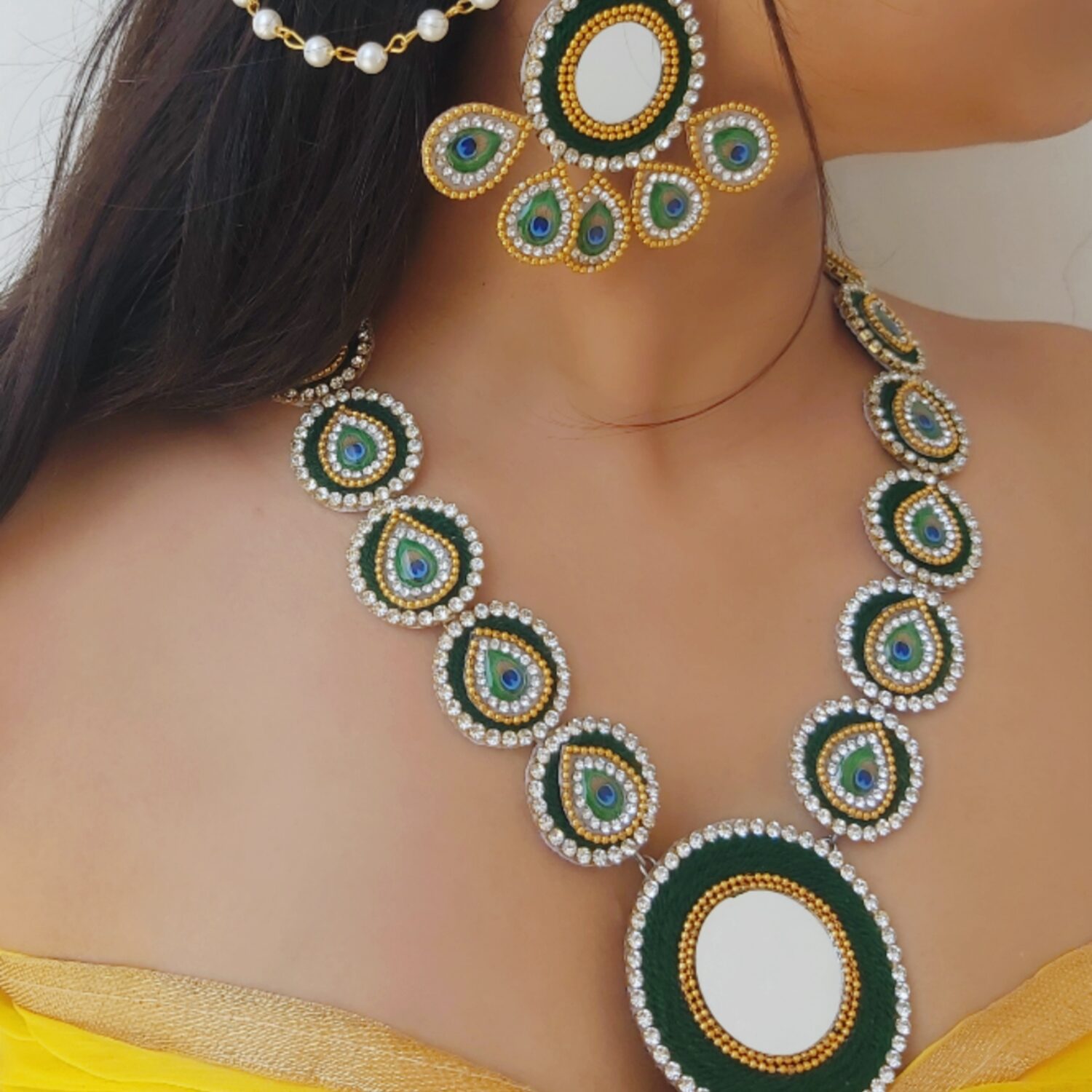 Morpankh jewellery set in green